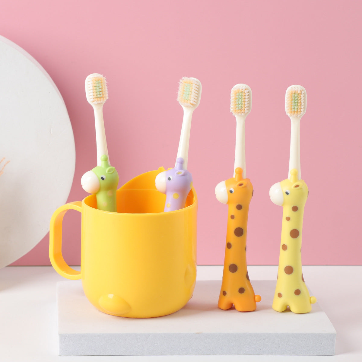 Giraffe children's soft bristle toothbrush, with fine and soft bristles, suitable for infants and toddlers aged 3-6-12.